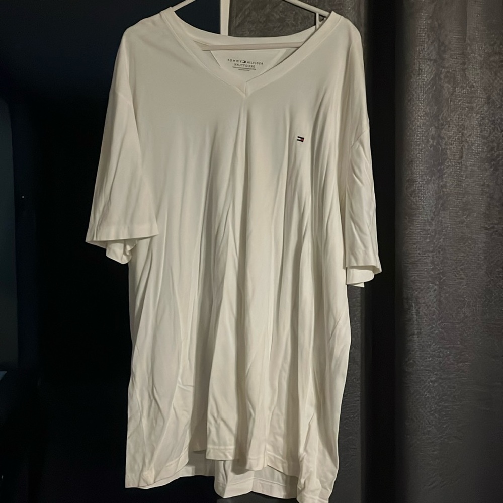 Tommy Hilfiger v neck